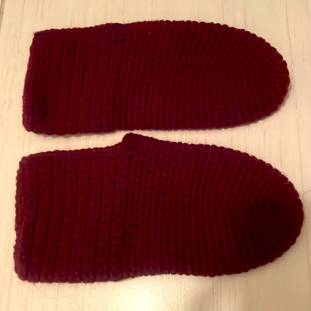 NWOT: Hand Knit Slippers - Burgundy/Dark Purple 🧦